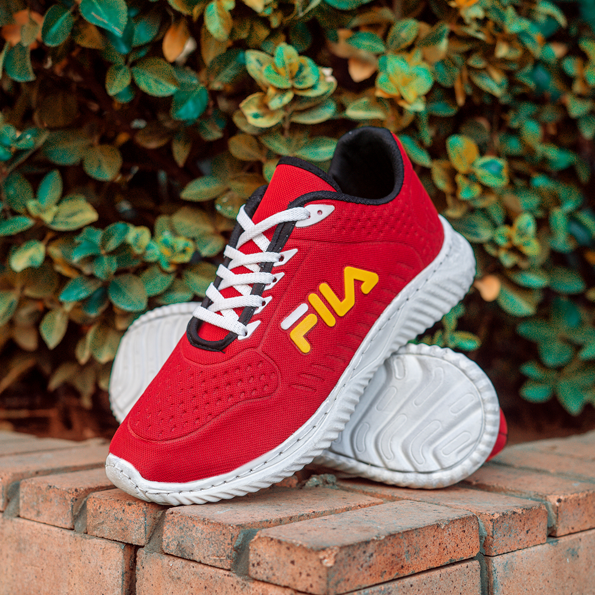 کفش ورزشی فیلا قرمز مردانه مدلFanio