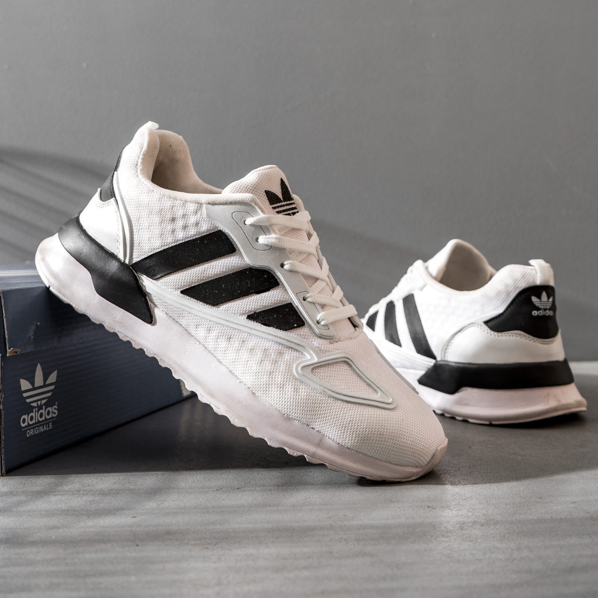 کفش ورزشی Adidas مردانه سفید مشکی مدل Siban